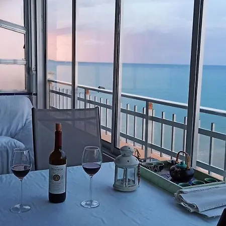 Homestay Blue Double Private At Front - Doble En La Playa